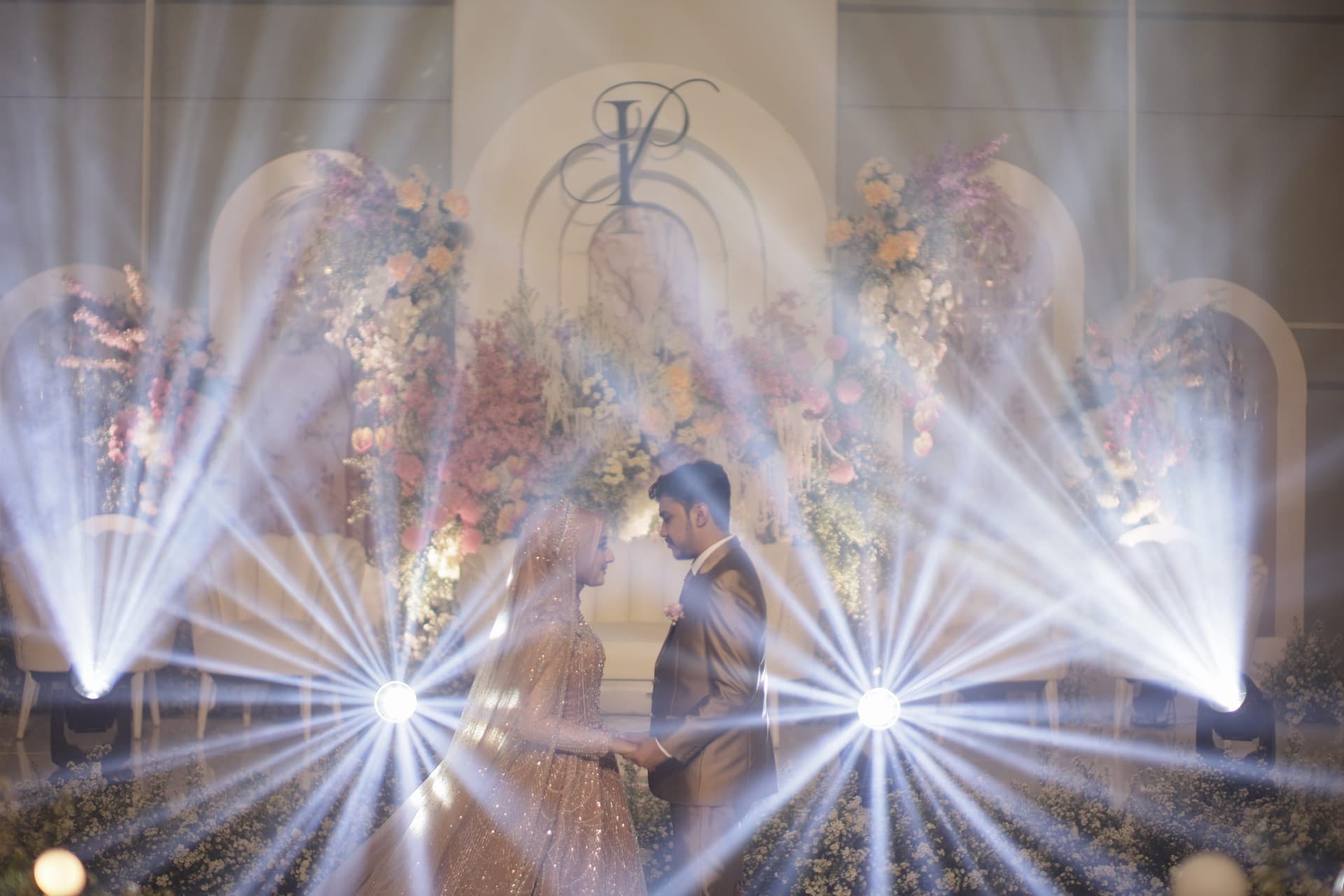 Pernikahan Elegan di Cassa Milieu Surabaya Bersama USBA Production: Suara Jernih & Lighting Indah